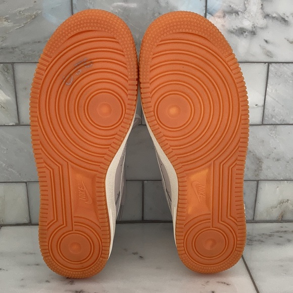 Nike Air Force 1 ‘07 Seasonal Sneakers - Picture 10 of 16